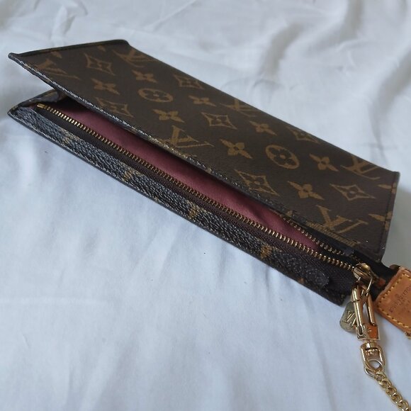 Louis Vuitton Accessory Zip Pouch w/ Removable Chain - Picture 4 of 16